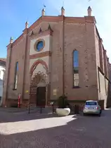Alba, Pfarrkirche San Domenico in der Via Teobaldo Calissano, gotische Kirche erbaut im 14. Jahrhundert (02.10.2018)