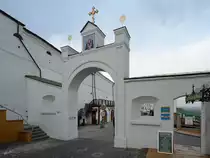 Einer der Eing�nge zum H�hlenklosterkomplex in Kiew. (April 2016)