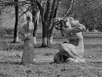 Auf der Fahrt durch die Ukrainische Landschaft habe ich in einem Drfchen diese Figuren entdeckt. (April 2016)