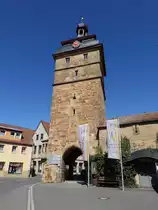 Bad Staffelstein, Bamberger Torturm, F�nfgeschossiger Sandsteinquaderturm mit Mansard-Zeltdach, erbaut im 16. Jahrhundert (07.04.2018)
