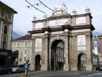 An der Kreuzung Salurnerstrae und Leopoldstrae befindet sich die Triumphpforte. Sie wurde 1765 unter Kaiserin Maria-Theresia errichtet zum Gedenken an die Vermhlung des spteren Kaisers Leopold II. mit der spanischen Infantin Maria Ludovica von Bourbon.
08.03.08 