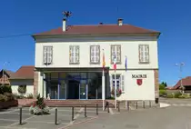 Baltzenheim, das Rathaus der ca.600 Einwohner z�hlenden Gemeinde im Oberelsa�, Juni 2017