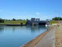 Marckolsheim, die 2-Kammer-Schleuse an der Rheinstaustufe, Juni 2017