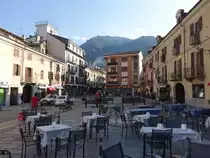 Susa, historische Geb�ude an der Piazza 4. Novembre (04.10.2018)