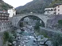 Pont Saint-Martin, r�mische Br�cke �ber den Bergbach Lys (05.10.2018)