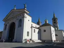 Aosta, Kathedrale St. Maria Assunta, erbaut im 11. Jahrhundert, Fassade erbaut von 1522 bis 1526 (05.10.2018)