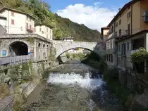 Edolo, historische Br�cke �ber den Fluss Oglio (07.10.2018)