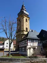 Frauendorf, Pfarrkirche St. �gidius, Sandsteinquaderbau mit Einturmfassade und eingezogenem Chor, erbaut von 1758 bis 1760 nach Pl�nen von Johann Thomas Ni�ler (07.04.2018)