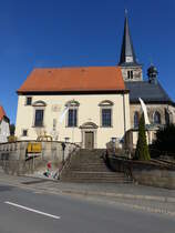 Marktzeuln, Pfarrkirche St. Michael, Saalkirche mit eingezogenem Chor mit Dachreiter und Ostturm, erbaut im 14. Jahrhundert, Langhaus neu erbaut 1541 (07.04.2018)