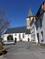 Mistelfeld, kath. St. Andreas Kirche, Chorturm und Kern des Langhauses von 1319, Umbau 1866 (07.04.2018)
