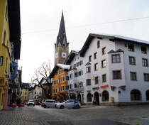 Blick ins Zentrum von Kitzbhel mit der Pfarrkirche Sankt Katharina, 23.02.2019.