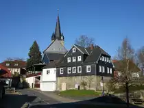 Scherneck, Blick in die Hauptstra�e mit der Ev. Kirche (08.04.2018)