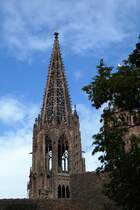 Freiburg, der 116m hohe Mnsterturm, nach 12-jhriger aufwendiger Sanierung seit Sept.2018 ohne Gerste in voller Schnheit zu sehen, Sept.2018