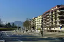 Freiburg, Blick von der Lorettostra�e in die Merzhauser Stra�e, im Hintergrund der 644m hohe Sch�nberg, M�rz 2012