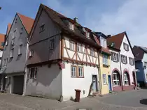 Tauberbischofsheim, H�userzeile in der unteren Gasse (15.04.2018)