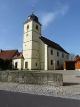 Uengershausen, Ev. Pfarrkirche, Saalbau mit Chorturm, erbaut 1602 (15.04.2018)