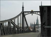 Blick durch durch die Neutorbrcke zum Ulmer Mnster. 15.03.2008 (Jonas)