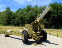 Rixheim im Oberelsa, die US-amerikanische Kanone Typ155H erinnert als technisches Denkmal an die hier stattgefundenen Kmpfe im Hardtwald, II.Weltkrieg Ende 1944, Juli 2017