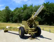 Rixheim im Oberelsa�, die US-amerikanische Kanone Typ155H erinnert als technisches Denkmal an die hier stattgefundenen K�mpfe im Hardtwald, II.Weltkrieg Ende 1944, Juli 2017