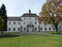 Fockenfeld, Ehemaliges Schloss und Sommersitz der Waldsassener �bte, erbaut von 1750 bis 1759 durch Philipp Muttone (23.04.2018)