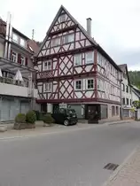 Bad Teinach, historisches Fachwerkhaus in der Badstra�e (01.05.2018)