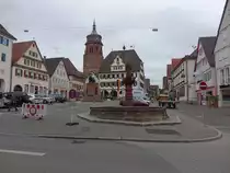 Weil der Stadt, St. Peter und Paul Kirche und Rathaus am Marktplatz (01.05.2018)