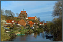 Unterhalb des Havelberger Doms St. Marien verluft der Stadtgraben, ein Seitenarm der Havel. (24.03.2019)