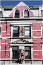 Bremerhaven. Mit Figuren verzierte Fassade eines Geb�udes aus der Gr�nderzeit in der Rickmersstra�e in Bremerhaven. 02.04.2019