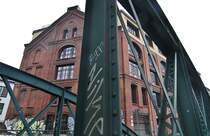 Die alte ELBA-Ordner-Fabrik in Wuppertal wurde mitlerweile zum hippen Co-Working-Space mit angeschlossener Gastronomie umgebaut und ist jetzt so etwas, wie das Zentrum des neu-alten Szene-Bezirks Arrenberg, der Wuppertal typisch, von wundersch�nen leicht morbiden Jugenstil und Gr�nderzeit Bauten, nebst alten Fabriken durchsetzt ist. Hier wird das  Deutsche Manchester  in seinem ganzen Wesen, als Wiege der deutschen Industrialisierung fassbar. Aufnahmedatum: 09.04.2019