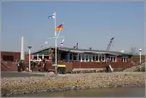 Wilhelmshaven. Das Seglerheim bei der Nassaubr�cke ist ein beliebter Anlaufpunkt, um Durst und Hunger zu stillen. 18.04.2019