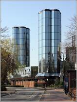 Jever. Das Friesische Brauhaus am Elisabethufer mit seinen verglasten Trmen. 18.04.2019