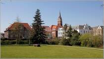 Jever. Blick vom Schlosspark zur Altstadt mit dem Glockenturm. 18.04.2019