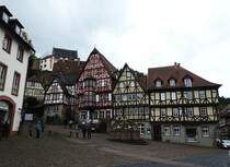 MILTENBERG/MAIN-MARKTPLATZ- PERLE DES MAINS 
Hier,am 27.4.2019,der Marktplatz von MILTENBERG/MAIN,der  PERLE DES MAINS ,mit der die romantische
Stadt berragenden MILDENBURG,,,das Gebude-Ensemble ist Modellbahnern als Bausatzmodell der
Firma KIBRI bestens vertraut....
