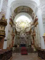 Wien, Hochaltar von Ferdinand Maximilian Brokoff in der St. Karl Borrom�us Kirche, die Aufnahme des heiligen Karl Borrom�us in den Himmel darstellend (20.04.2019)