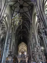 Wien, gotisches Mittelschiff des Dom St. Stephan (20.04.2019)