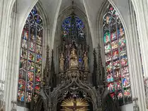 Wien, hohe Chorfenster und Aufsatz des Hochaltars in der Kirche Maria am Gestade (20.04.2019)