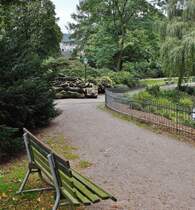 Wegekreuzung im unteren Teil der Barmer-Anlagen in Wuppertal-Barmen. (zweit grte private und ffentlich zugngliche Park-Anlage Deutschlands von 1864) 16.09.2011