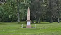 Obelisk als Kriegerdenkmal in den Barmer-Anlagen (zweit gr��te private und �ffentlich zug�ngliche Park-Anlage Deutschlands von 1864) in Wuppertal Barmen. 16.09.2011