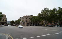 Blick ber den Pla de Palau (Platz des Palastes), dem ehemals wichtigsten Marktplatz in Barcelona. Im Bild erkennbar ist die Font del Geni Catal, ein neoklassizistischer Brunnen aus dem Jahre 1856. 19.04.2019.