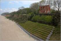 Rewal. Nur umfangreiche Sicherungsmanahmen verhindern bislang, dass auch die Ruinenreste der Nikolaikirche im Ortsteil Trzesacz (Hoff a.d. Ostsee) das Kliff zur Ostsee hinunterstrzen. 10.05.2019