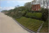 Rewal. Nur umfangreiche Sicherungsma�nahmen verhindern bislang, dass auch die Ruinenreste der Nikolaikirche im Ortsteil Trzesacz (Hoff a.d. Ostsee) das Kliff zur Ostsee hinunterst�rzen. 10.05.2019