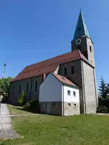 St�rnstein, Katholische Expositurkirche St. Salvator, Saalkirche mit Steildach und eingezogenem Rechteckchor, erbaut 1934 (21.05.2018)