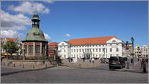 Wismar. Der Marktplatz mit Rathaus und Wasserkunst gehren zum UNESCO-Welterbe. 05.05.2019