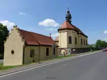 M�nster, kath. Filialkirche St. Martin, Saalkirche mit eingezogenem Dreiseitchor sowie Chorreiter, erbaut von 1706 bis 1708 (26.05.2018)