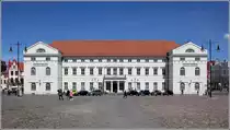 Wismar. Das Rathaus der Hansestadt wurde in den Jahren 1817-19 im klassizistischen Stil errichet und z�hlt zum UNESCO-Welterbe. 05.05.2019
