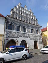 Susice, Sgraffiti-verzierte Renaissance-Apotheke am Hauptplatz (25.05.2018)