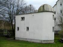 Versteckt zwischen Wohnh�usern steht die Schulsternwarte Wurzen, die auch f�r kleinere Feiern angemietet werden kann, 16.03.08