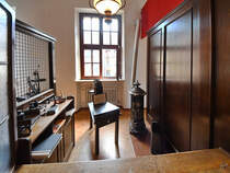 Ein nachgebauter alter Postschalter im Museum fr Kommunikation in Nrnberg. (Juni 2019)