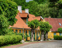 Die Gasse Zur Kupfermhle in der Siedlung Kpfermhle (Gemeinde Harrislee) an der deutsch-dnischen Grenze, die um den gleichnamigen Industriebetrieb (Crusauer Kupfermhle) herum gewachsen ist.
Aufnahme: 1. Juni 2019.