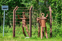 Von Jugendlichen errichtete Skulptur an der KZ-Gedenk- und Begegnungssttte Ladelund. Ladelund ist die lteste KZ-Gedenksttte Schleswig-Holsteins und eine der ltesten in Deutschland.
Aufnahme: 2. Juni 2019.